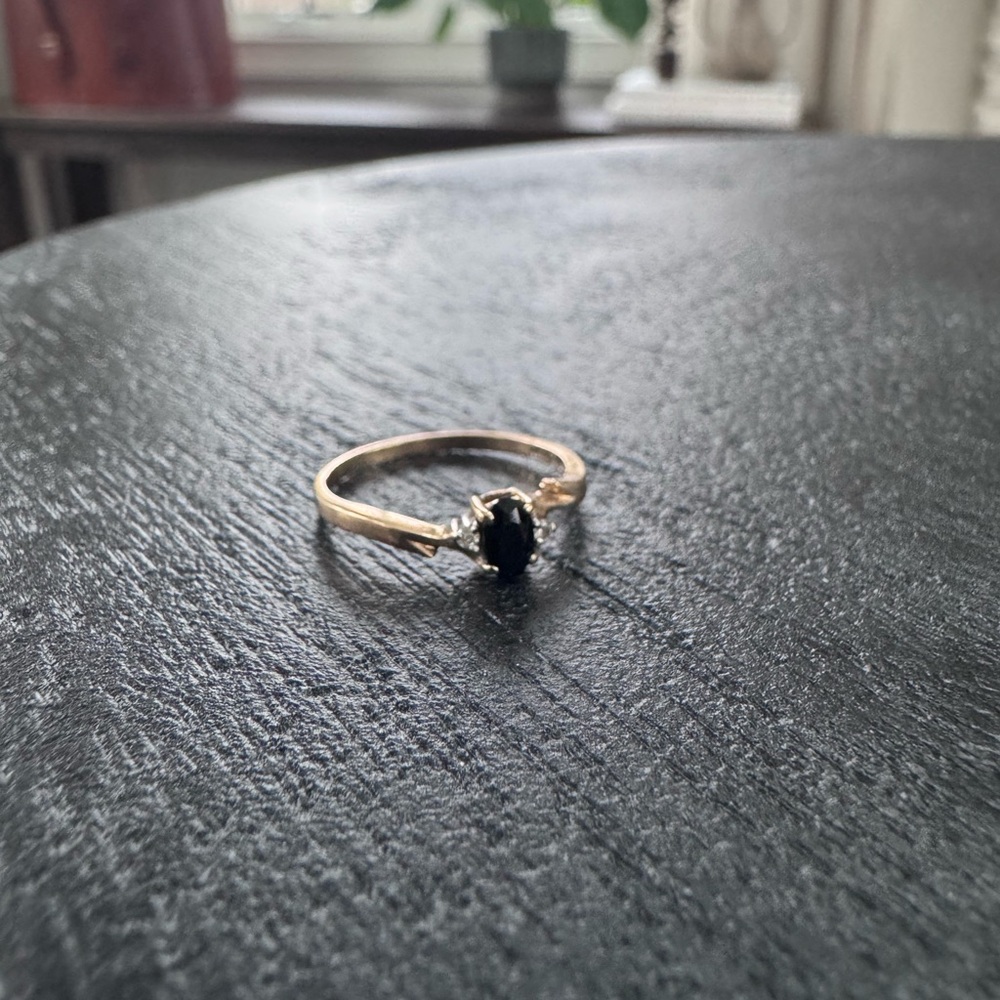 10k gold ring with sapphire and pave diamonds - Picture 2 of 7